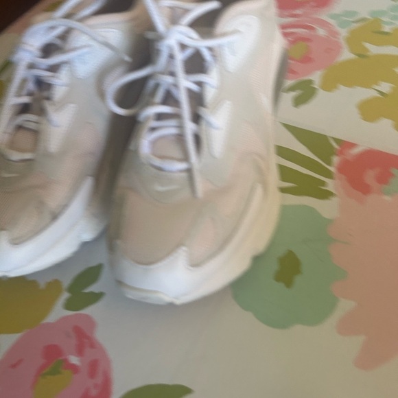 Nike Womens Air Max 200 Size 7
- Light Soft Pink / White - Picture 3 of 11